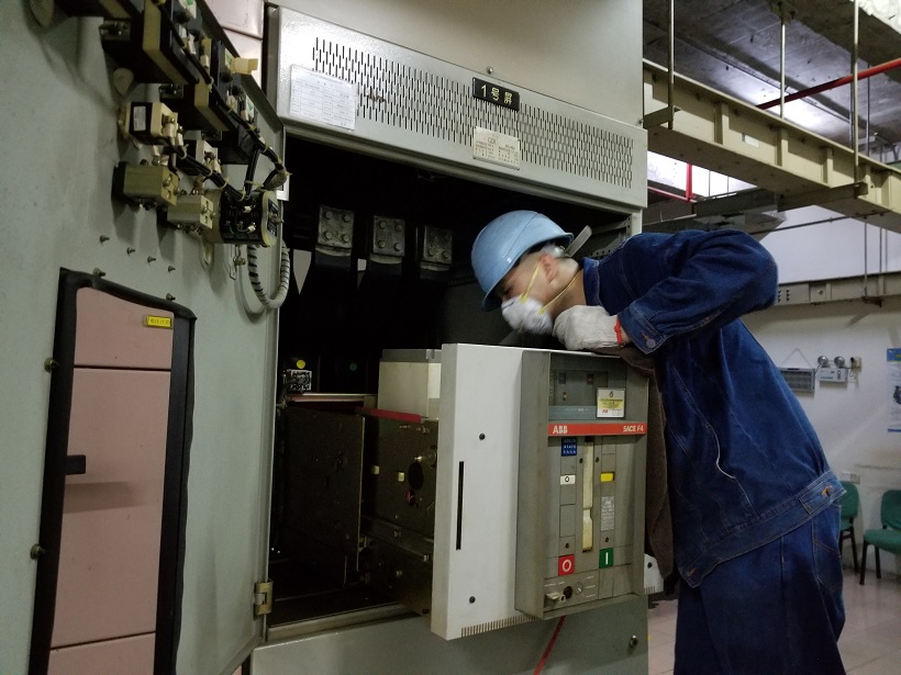 配電室斷路器檢修